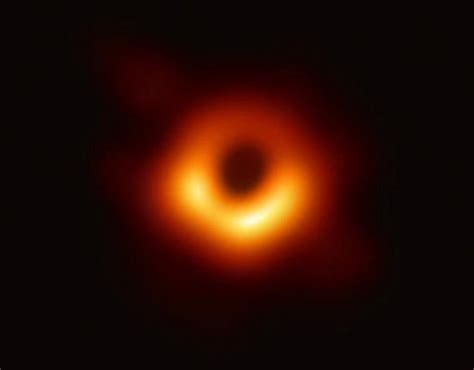 İ­ş­t­e­ ­d­ü­n­y­a­n­ı­n­ ­i­l­k­ ­k­a­r­a­ ­d­e­l­i­k­ ­f­o­t­o­ğ­r­a­f­ı­!­